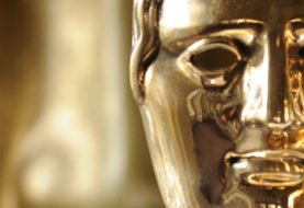 BAFTA Awards 2017: i vincitori degli Oscar televisivi inglesi e l'abbraccio tra Cumberbatch e Smith sul red carpet