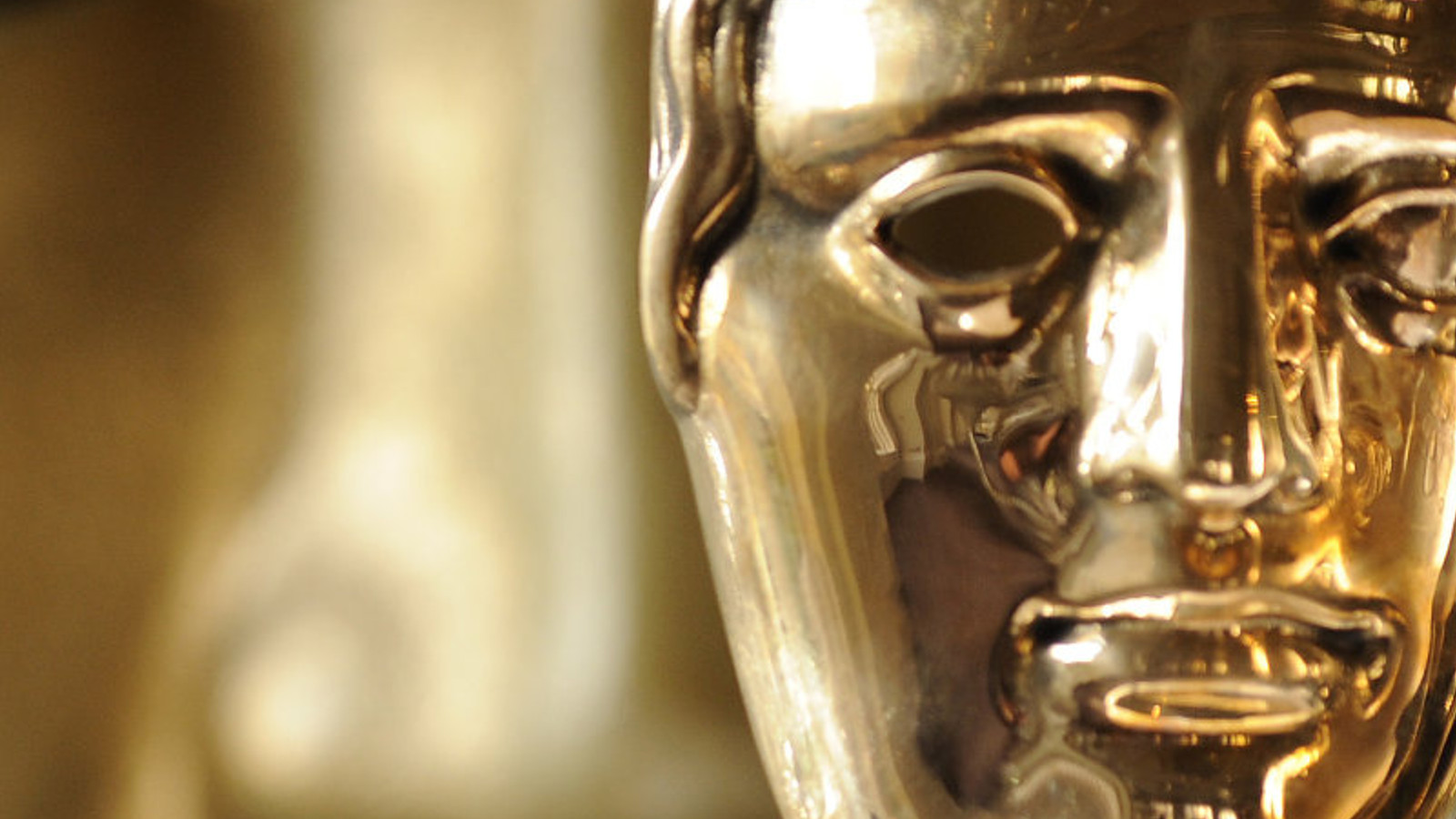 BAFTA Awards 2017: i vincitori degli Oscar televisivi inglesi e l’abbraccio tra Cumberbatch e Smith sul red carpet