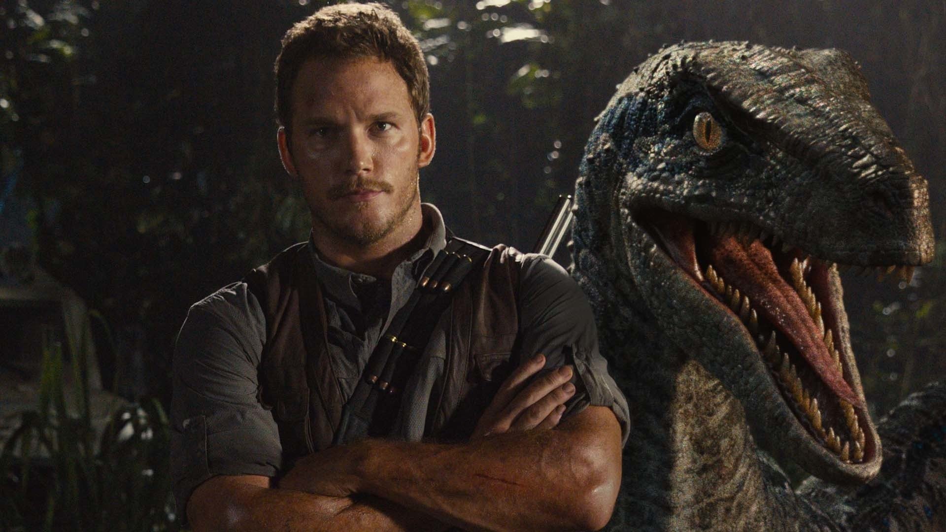 Jurassic World – Svelato il titolo del secondo film e il primo poster